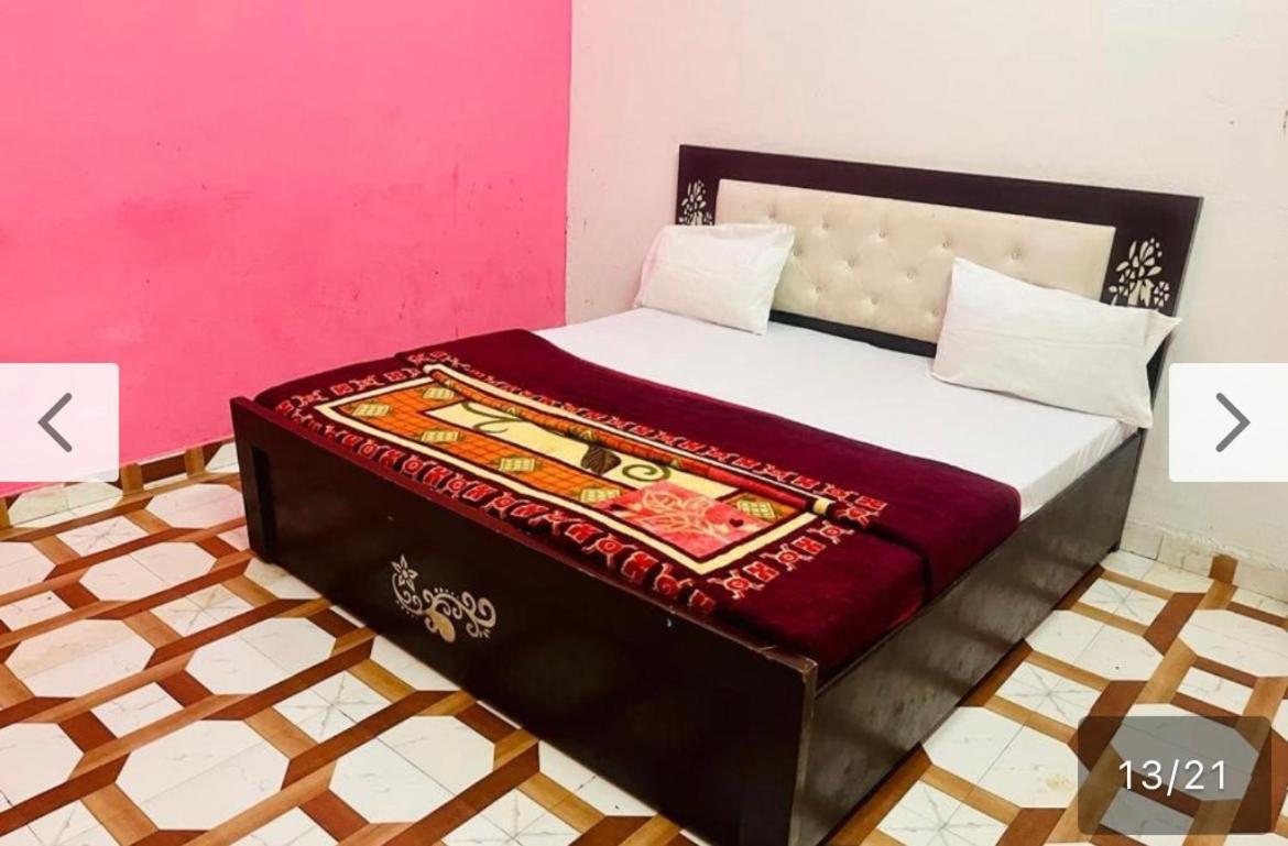 Shri Gauraj Dham Hotel
